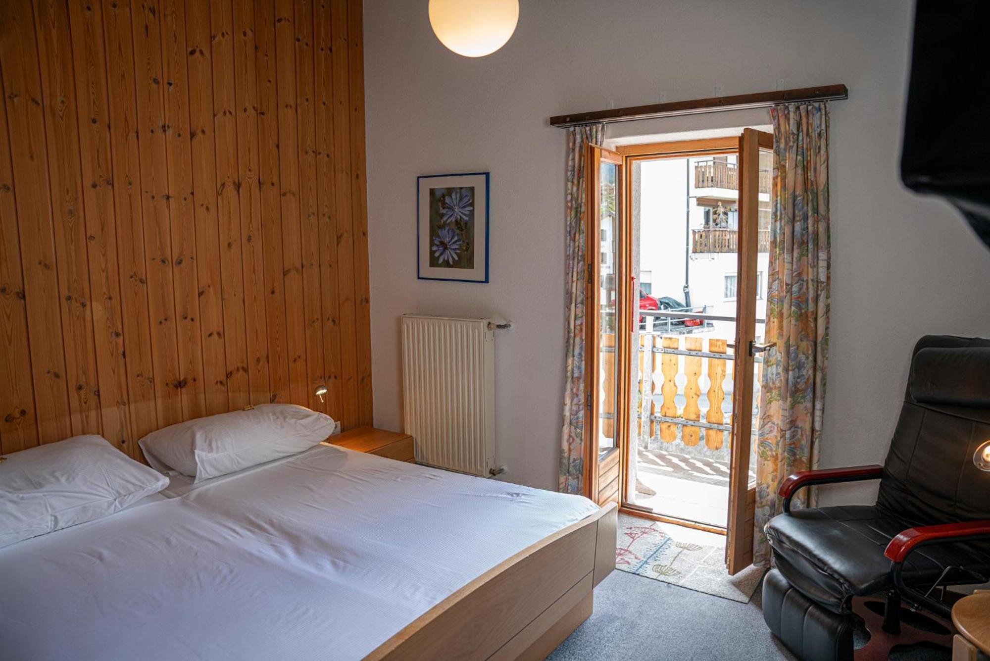 Alte Bock 2.0 Bed and Breakfast Grächen Buitenkant foto